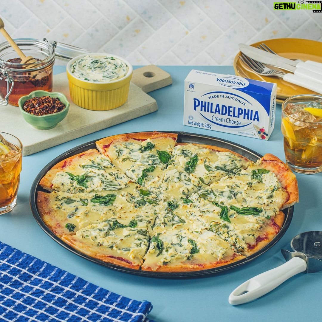 Sarah Geronimo Instagram - Weekend is coming! If you want to prepare something special to spend the weekend, make this Cream Cheese Spinach Air Fried Pizza using my favorite Philadelphia Cream Cheese. #SarahGLovesPhilly #PhiladelphiaCreamCheese #PhillyCreations #MyFavoriteCreamCheese