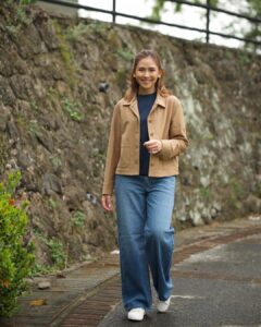 Sarah Geronimo Instagram - It’s so easy to stay in style with this jersey relaxed jacket from @uniqlophofficial ! Simply mix and match and you’re good to go! It looks so good when I’m out to meet friends or go for walks around the city. Love the versatility of this jacket! #UniqloPH #LifeWear