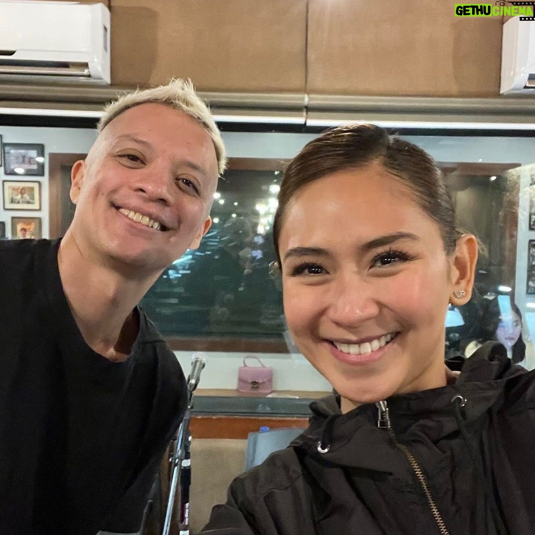 Sarah Geronimo Instagram - SG: coach pa selfie po 😅