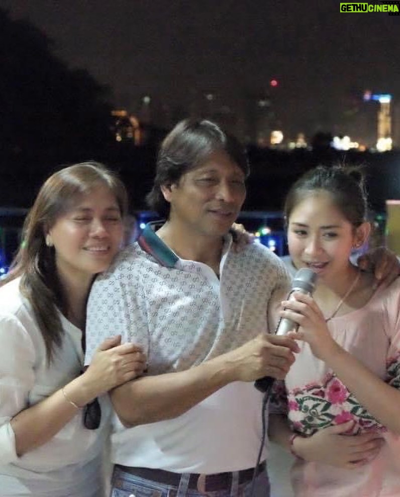 Sarah Geronimo - 198.1K Likes - Superheroes ng buhay ko.
I love you nanay at tatay ko.
Happy Mother’s day po mama. Walang hanggan po na pasasalamat para sa walang katumbas na pag-aaruga at pagmamahal.
