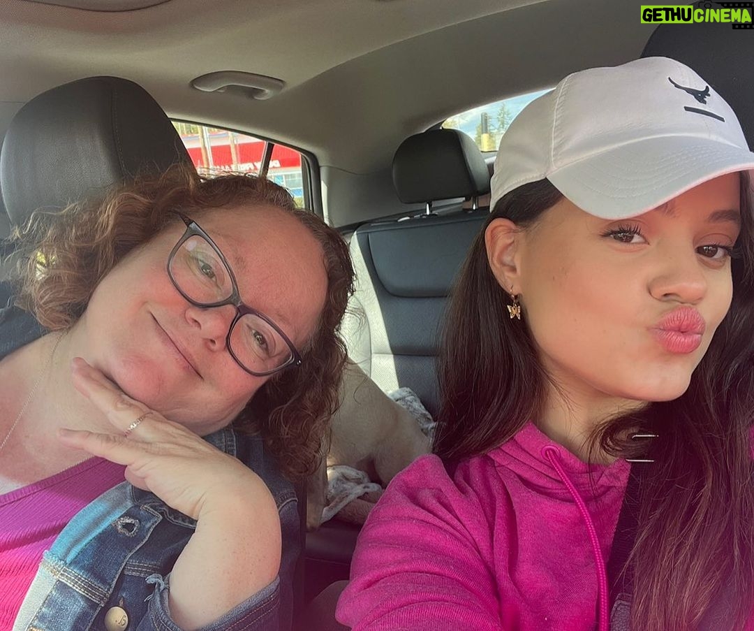 Sarah Jeffery Instagram - I’m the luckiest gal ever to call you my momma and my best friend, happy birthday @teresamjeffery ♥️♥️♥️