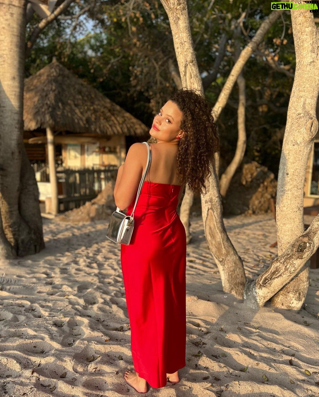Sarah Jeffery Instagram - unmatched paradise. thank you @fspuntamita 💛❤️🧡 #fspuntamita Four Seasons Resort Punta Mita, Mexico