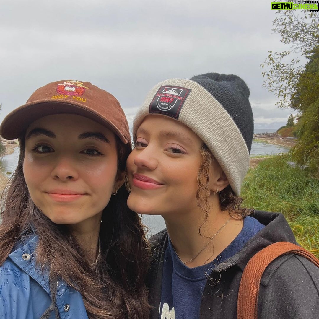 Sarah Jeffery Instagram - it’s fall now okay