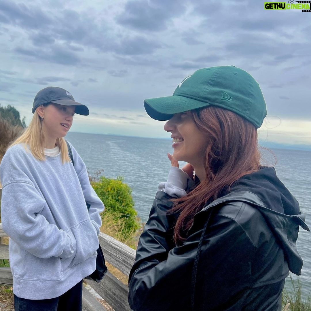 Sarah Jeffery Instagram - it’s fall now okay