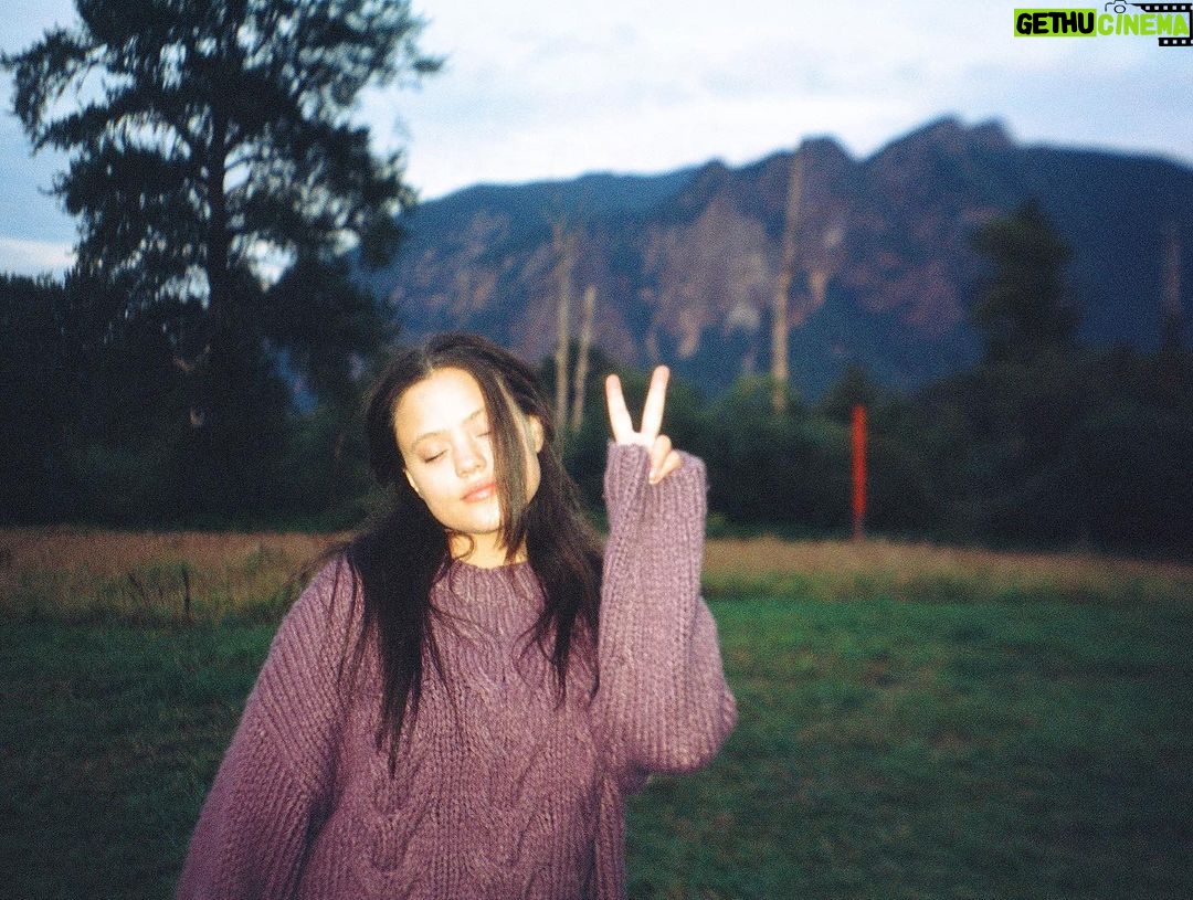 Sarah Jeffery Instagram - year of the 🦊 seattle summer 2021