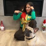 Sarah Jeffery Instagram - Happy to #HelpRyanHelpSickKids this holiday season. Samsung Canada will be matching all donations made to @sickkidsVS until December 24th ❤️ I’ll be making a donation to fundthefight.ca/sweaterlove and I hope you can too. Also, Canadians who want to rep Ryan’s iconic sweater can purchase at https://thesickkids5fifty5shop.ca/ with a portion of proceeds going directly to SickKids. #SickKidsVS