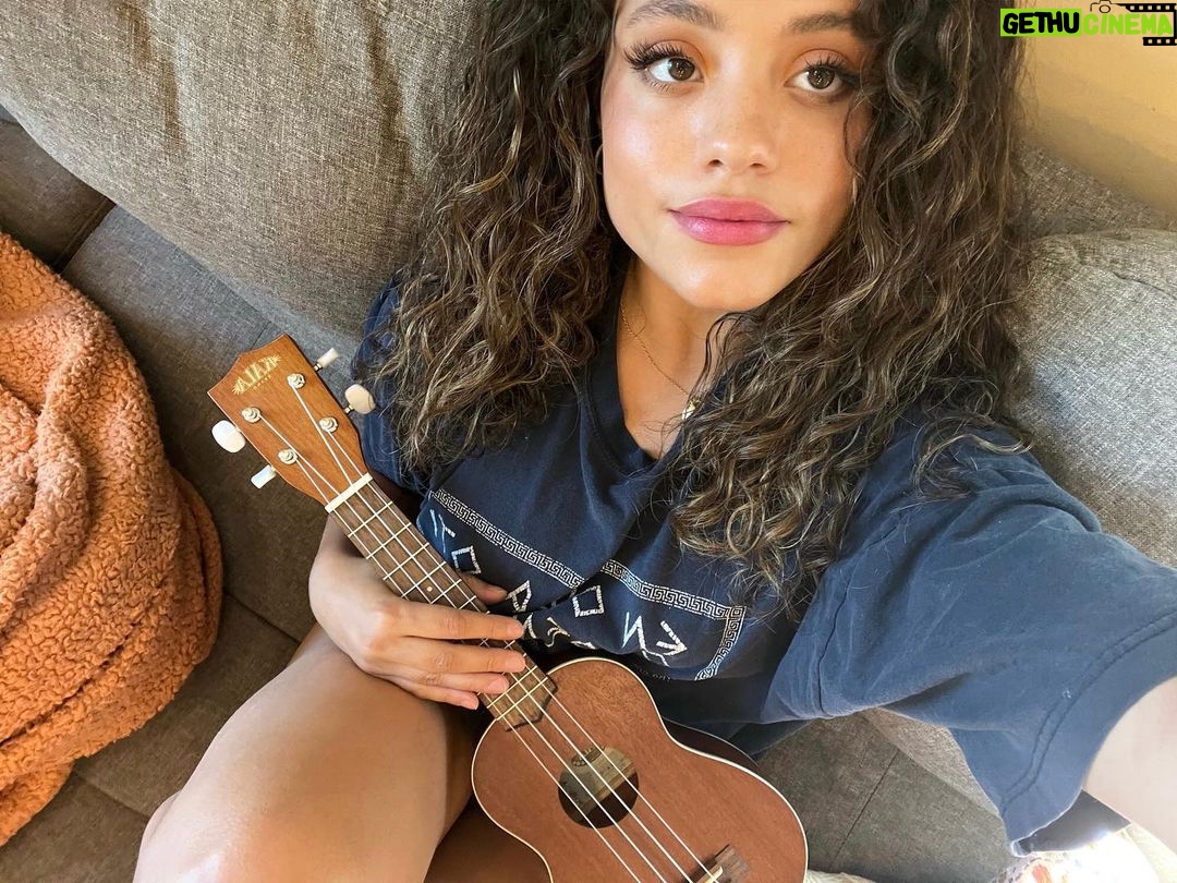 Sarah Jeffery Instagram - prop in photo > no prop in photo