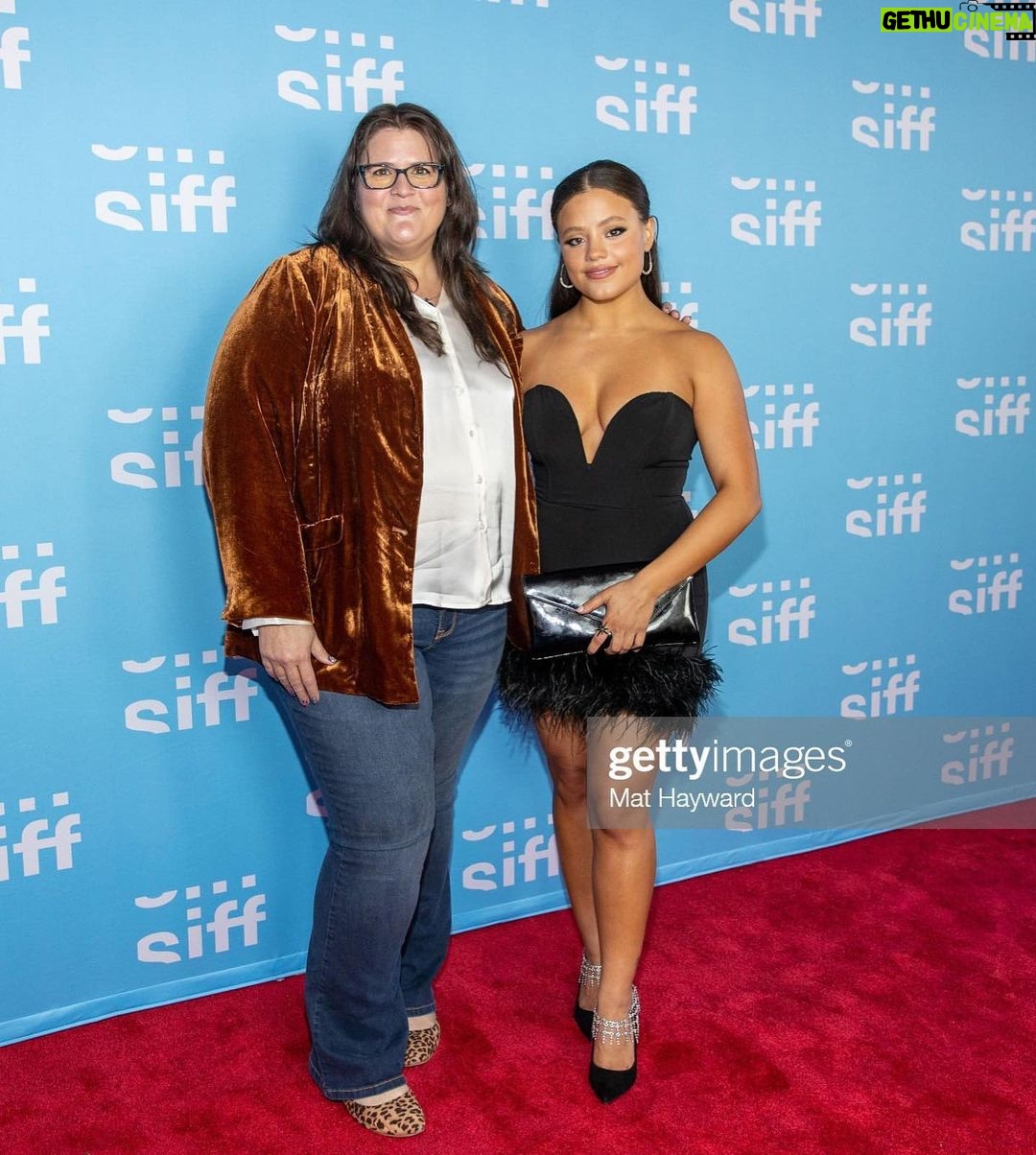 Sarah Jeffery Instagram - a sweet weekend in Seattle celebrating our film #yearofthefox 💐 this team is truly so special. big thank you to all my favorite people for coming to support, it means more than you’ll ever know 💓 swipe to see a really cute seal at the end