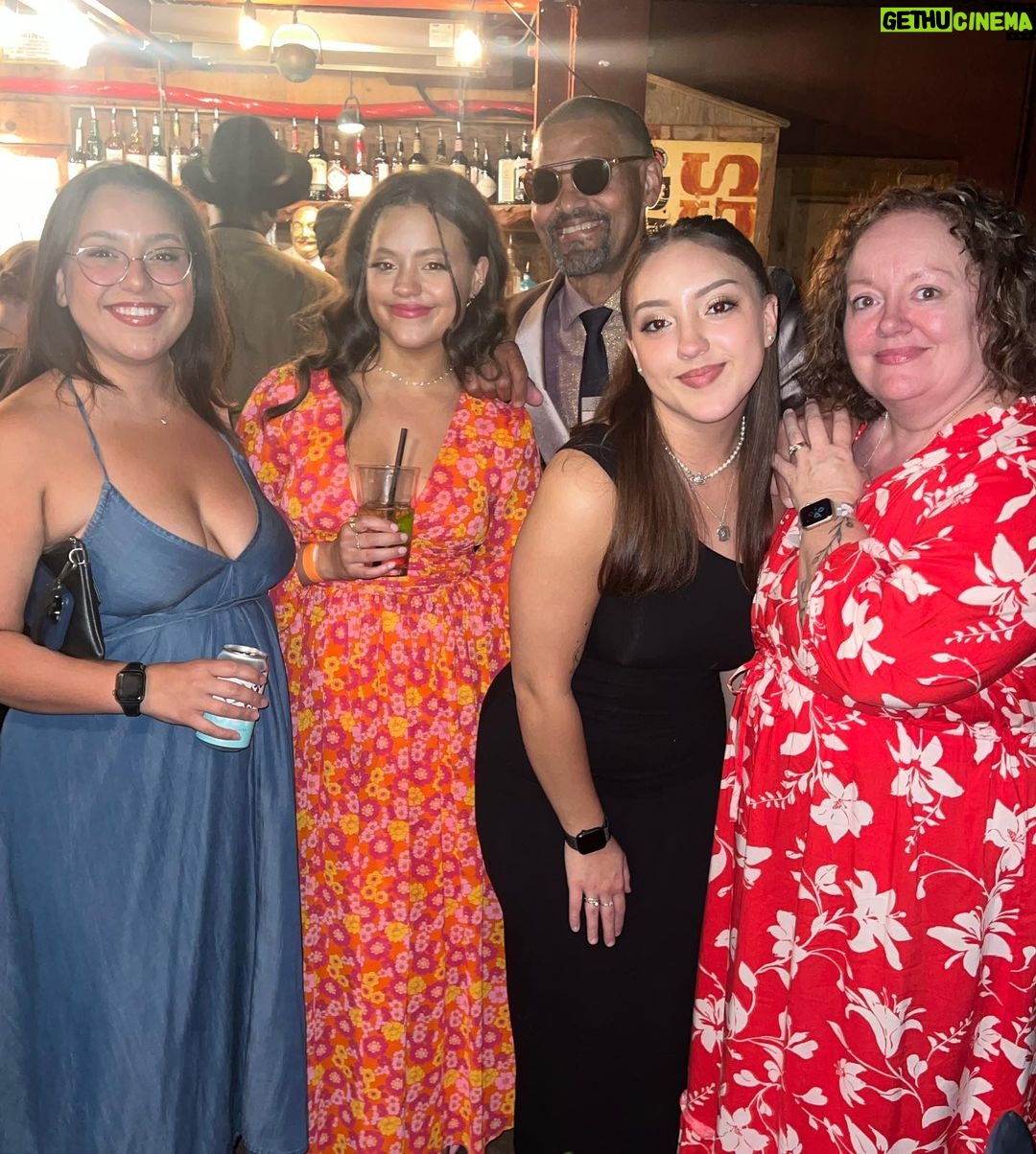 Sarah Jeffery Instagram - a sweet weekend in Seattle celebrating our film #yearofthefox 💐 this team is truly so special. big thank you to all my favorite people for coming to support, it means more than you’ll ever know 💓 swipe to see a really cute seal at the end