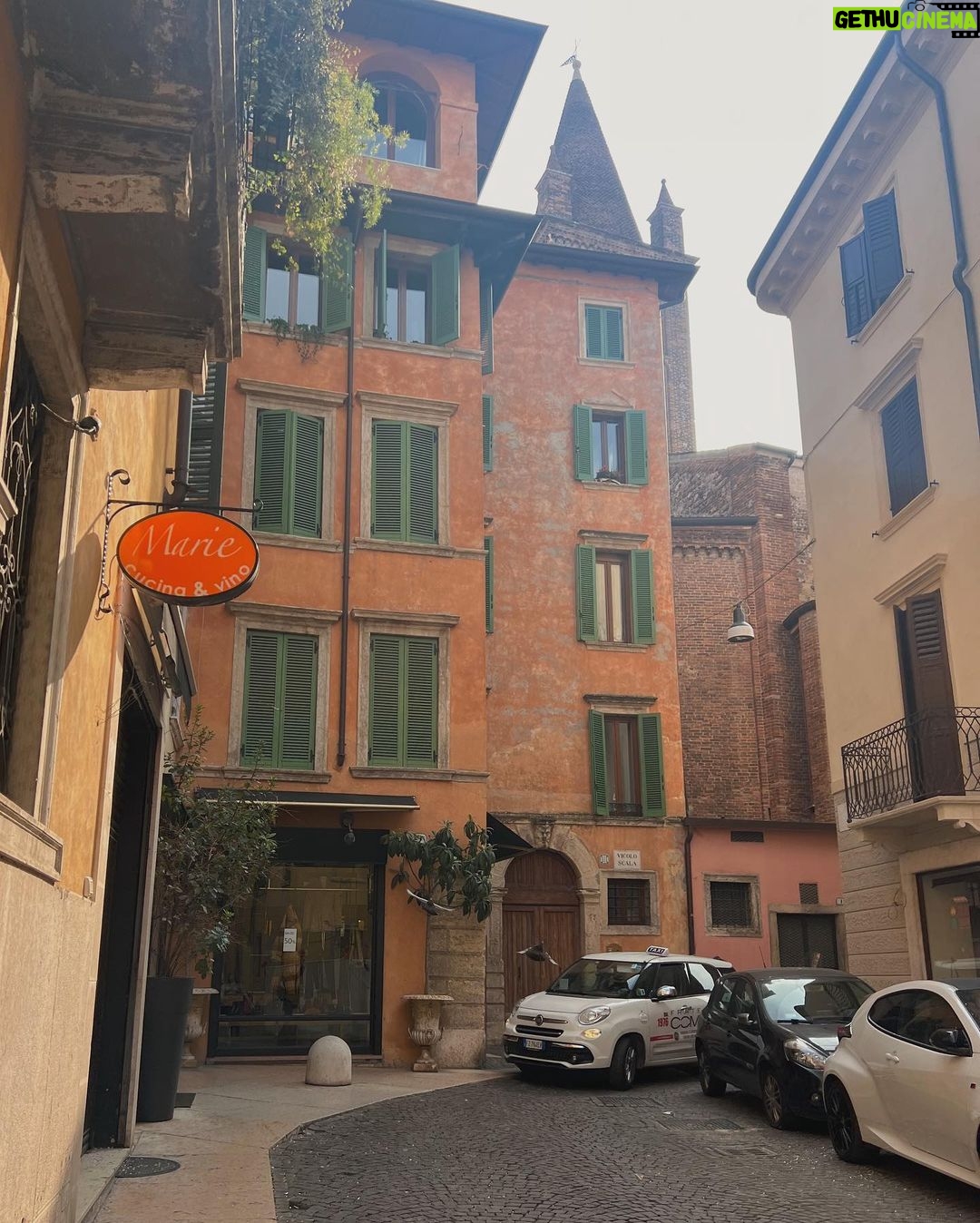 Sarah Jeffery Instagram - europa 🎨 Verona, Italy