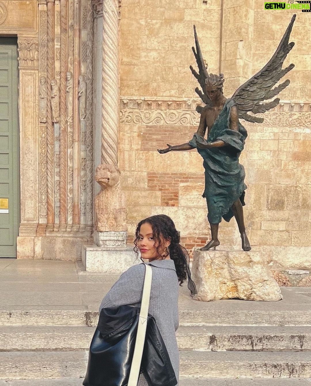 Sarah Jeffery Instagram - europa 🎨 Verona, Italy