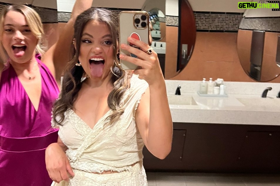 Sarah Jeffery Instagram - ur sitting in front of me rn and I’m so lucky to be spending your bday with you💗 happiest birthday my sweet friend I love ya xx