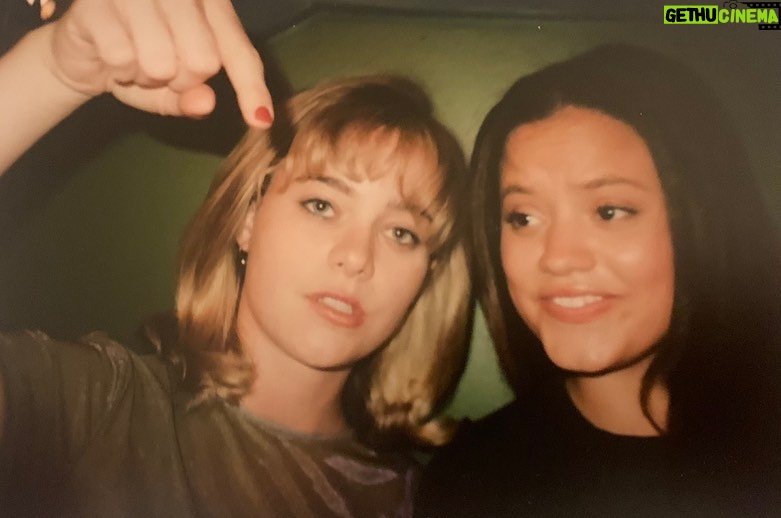 Sarah Jeffery Instagram - ur sitting in front of me rn and I’m so lucky to be spending your bday with you💗 happiest birthday my sweet friend I love ya xx