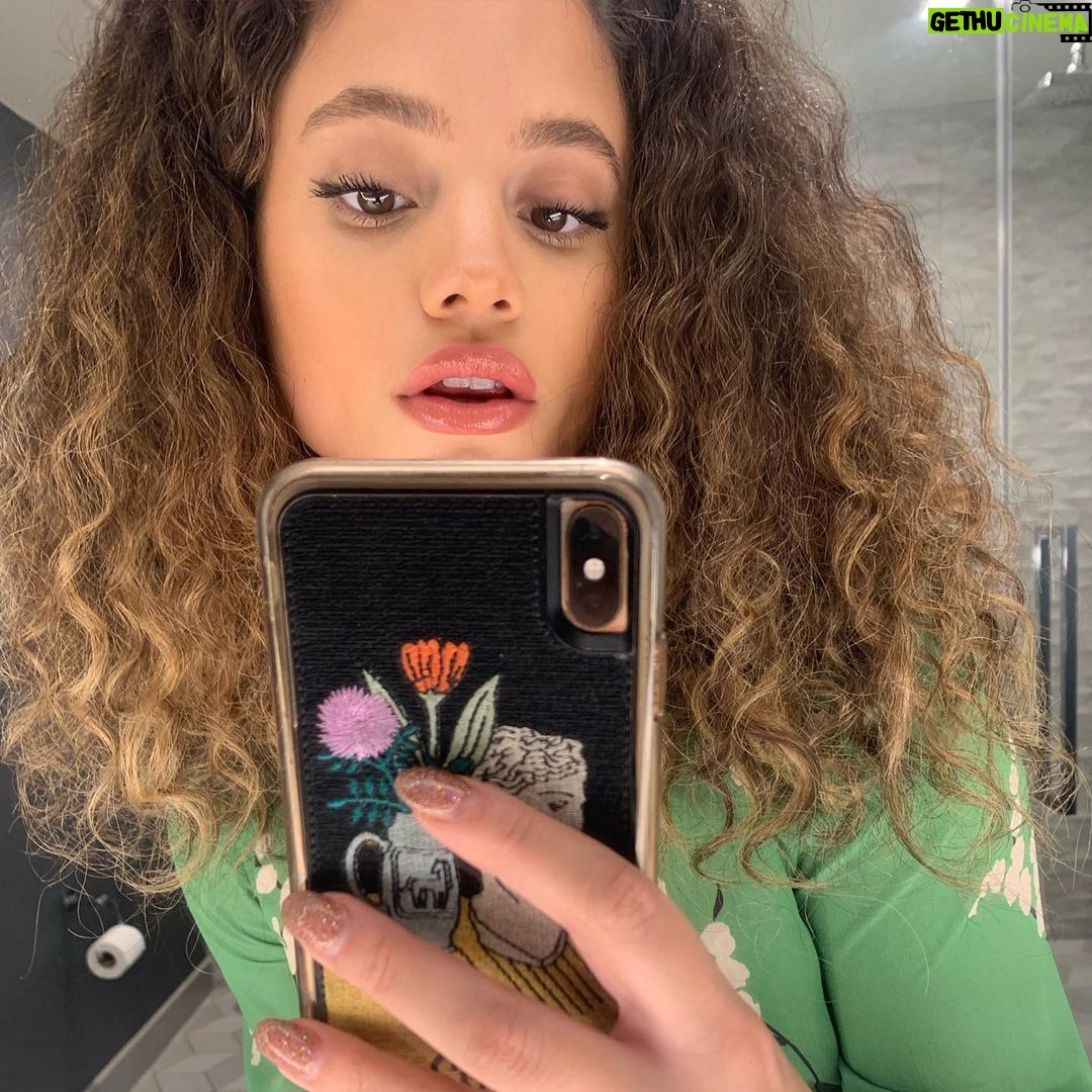 Sarah Jeffery Instagram - kids used to tell me it looked like I put my finger in a light socket- I bet u wish u had my volume now 😚😚😚