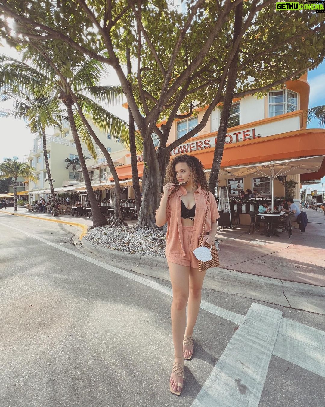 Sarah Jeffery Instagram - on the sneak Miami bringin heat for real 🍑