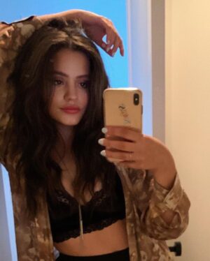 Sarah Jeffery Instagram - hope springs eternal 🌳