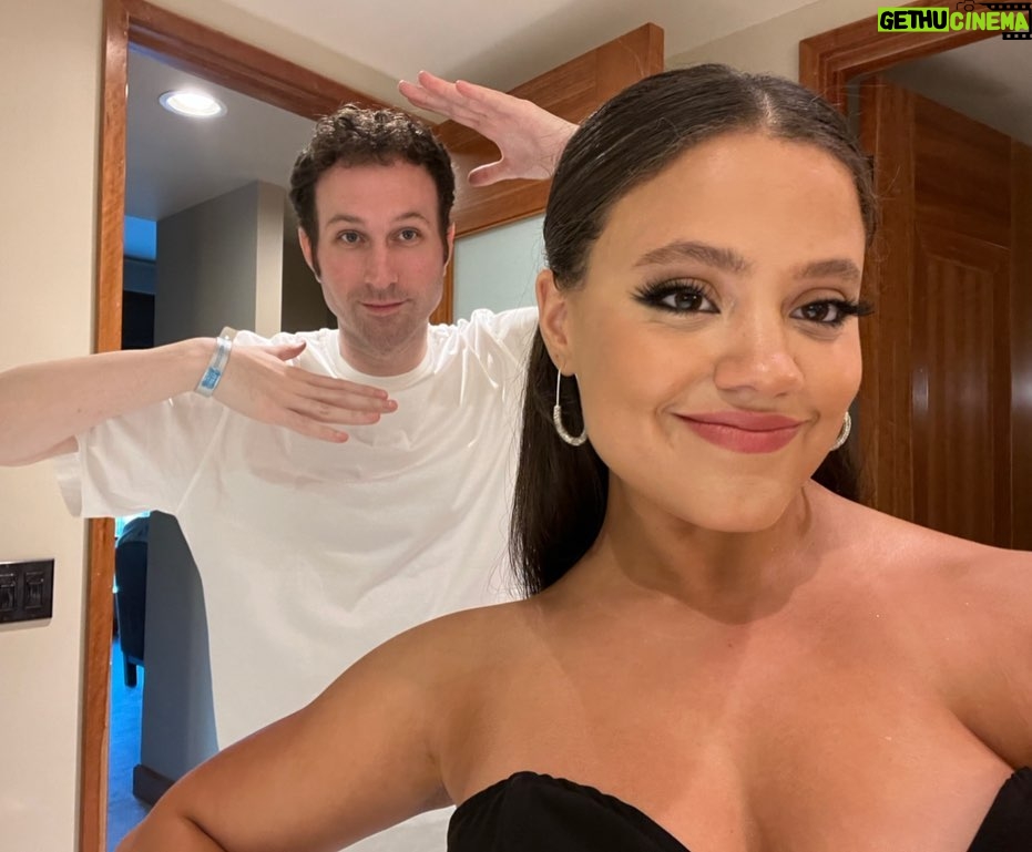 Sarah Jeffery Instagram - heyyyy @josephvecsey1 love you