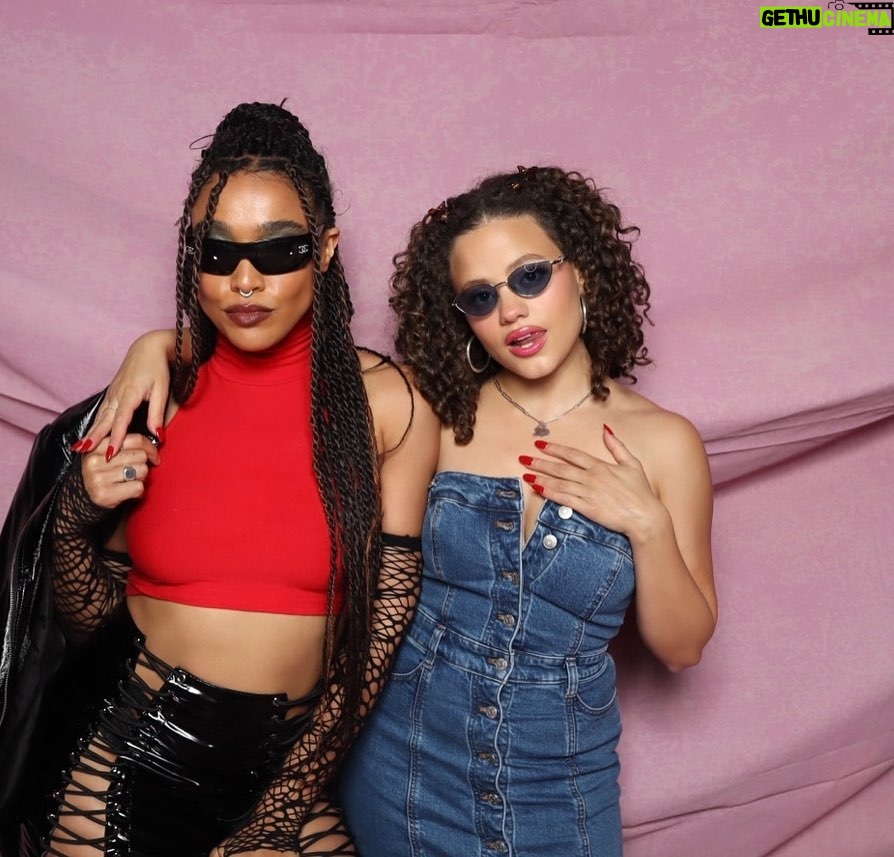 Sarah Jeffery Instagram - Y2K dreams come true with @clarinsusa @thealist.us fam and @xtina 🤩💗🦋