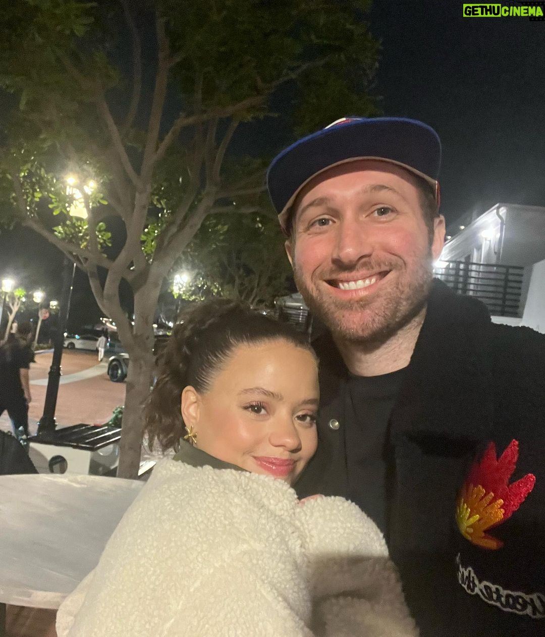 Sarah Jeffery Instagram - 2023 has been formative, full of blessings, full of challenges, and sooo important. thank you to these beautiful people (and many more) who have made this year so bright, even in the face of dark moments. more end of the year recapping to come 🫡🥰