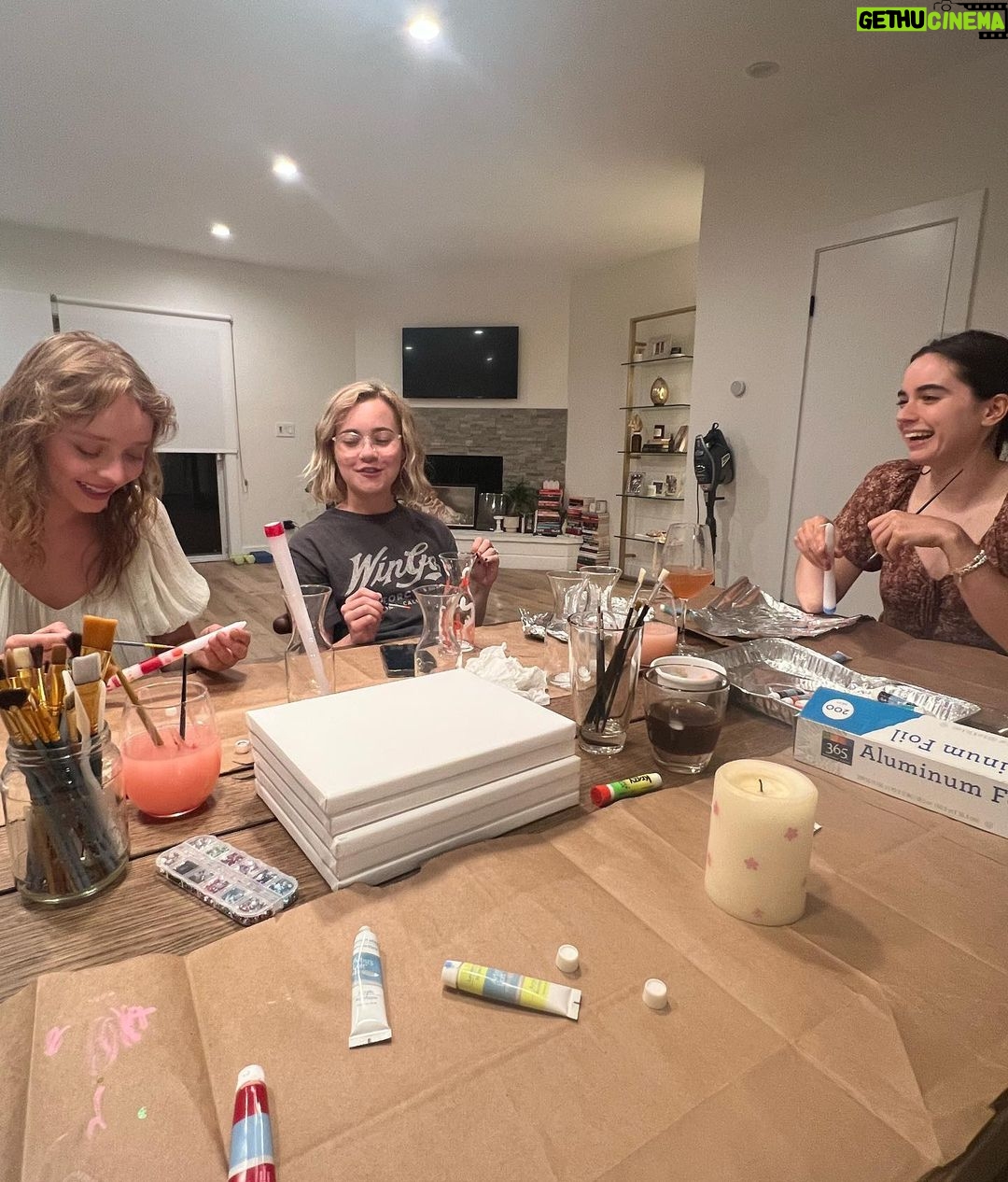Sarah Jeffery Instagram - 2023 has been formative, full of blessings, full of challenges, and sooo important. thank you to these beautiful people (and many more) who have made this year so bright, even in the face of dark moments. more end of the year recapping to come 🫡🥰