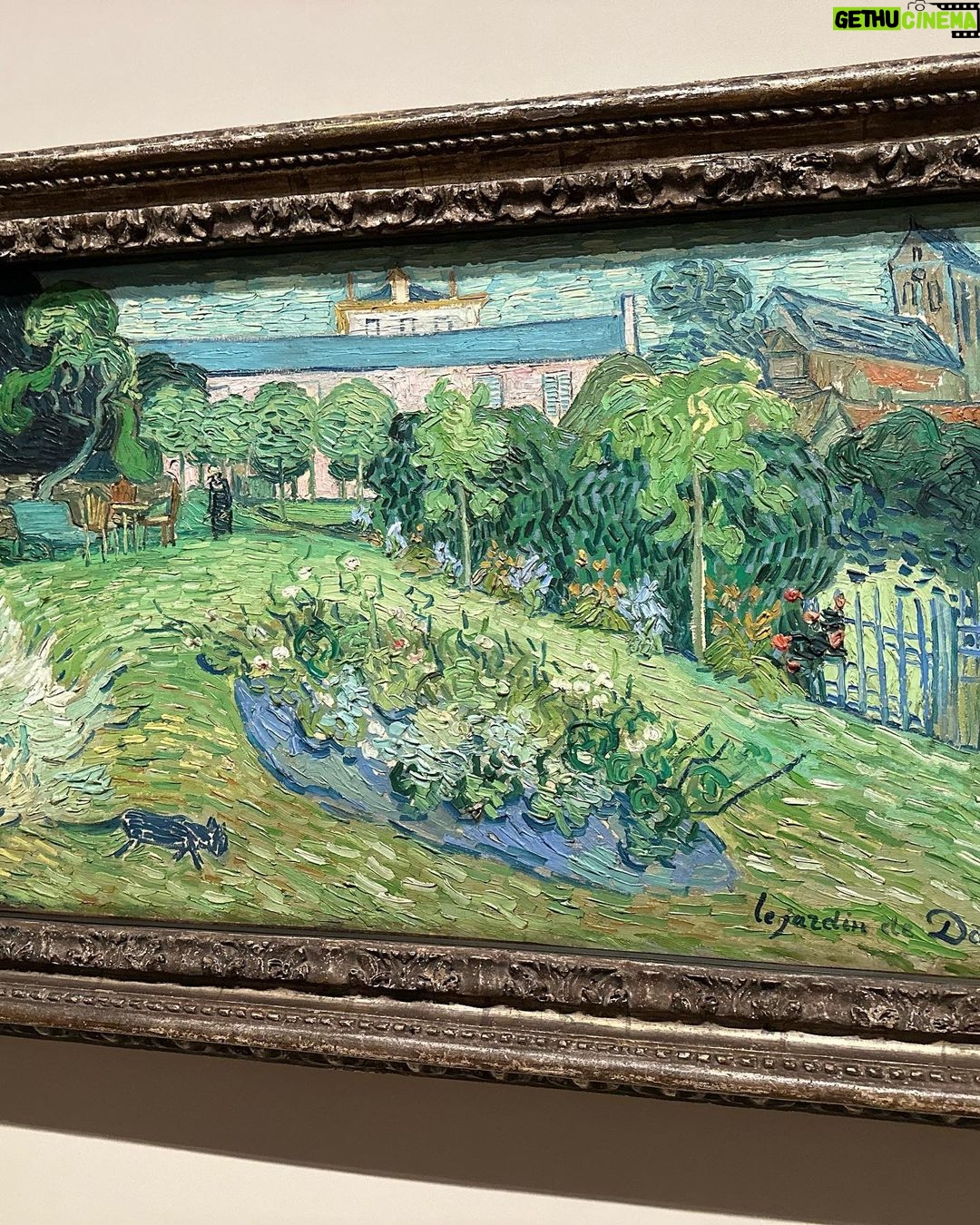Sarah Jessica Parker Instagram - Amsterdam Thank you for sharing your art. Your food. Your trams. Your metro. Your energy. Your vintage clothing stores. And a bounty of hospitality. To all @vangoghmuseum For this, our 2nd visit in 2 days, we thank you. We will remember forever. X, SJ