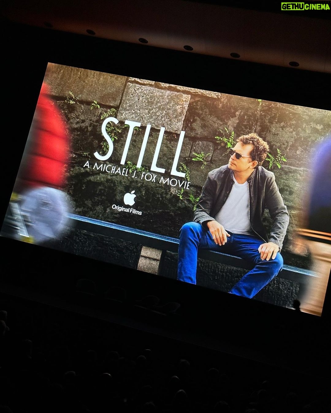 Sarah Jessica Parker Instagram - Deeply touching, funny, informative and honest. I love this movie. Thank you @realmikejfox @tracy.pollan @davisguggenheim It was a beautiful night and a film very deserving of its rousing reception. Available May 12th on @appletv X, SJ