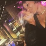 Sarah Jessica Parker Instagram - Wrap parties=kissing. But not goodbye. @nicoleariparker you ALWAYS smell so good. @justlikethatmax a season of love. Crew, cast you were ALL heavenly. X, Your SJ