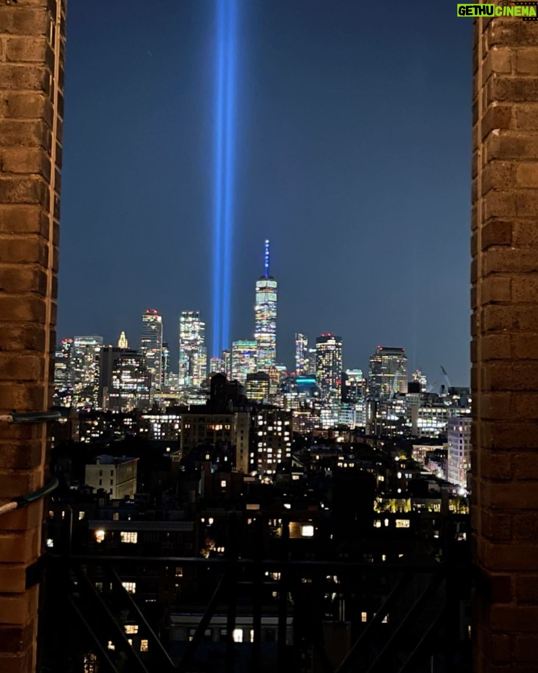 Sarah Jessica Parker Instagram - September 11th, 2022 Didn’t see you tonight but I know you are there. Never forget. I ❤️ NY. X, SJ