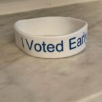 Sarah Jessica Parker Instagram - Calling all NY’ers. It’s been made incredibly easy to vote early for our upcoming August 23rd primary. If you are a first time voter or aren’t confident you know your district, you can confirm your current Representative and district by going to house.gov. The process is very easy. The city seems to be providing lots of locations and good hours for those wanting to vote early. As always, I found the poll workers incredibly helpful, spirited and happily passing out your earned stickers and this new GORGEOUS bracelet. Wouldn’t it be very satisfying to defy the low voter turnout predictions? Couldn’t be easier to select your candidate, now and everyday til Aug 23rd, 2022. X, SJ