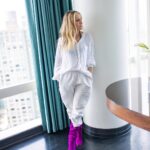 Sarah Jessica Parker Instagram - Delighted to reveal my partnership with @rocskincare. When I heard about RoC's #LookForwardProject and its commitment to supporting women's take on an optimistic outlook about the future, I felt compelled to help share this important conversation. Together with RoC I curated a set that includes some of my favorite products. They can now be yours too. Visit @rocskincare to learn more about the initiative and products. 100% of profits from our set over the next month will proudly benefit @seekherorg. X, SJ #RoCPartner​