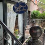 Sarah Jessica Parker Instagram - Sweetest escape in NYC. A neighborhood treasure. @perrystreetreflexology situated quietly on Perry Street for 25 years. 2 chairs and the most extraordinary staff with the most magic hands. A gift to yourself or someone you love. X, SJ