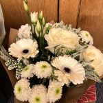Sarah Jessica Parker Instagram - For all the beautiful and thoughtful flowers and tokens from dear friends and folks we have yet met, we thank you so much for thinking of us and our first performance of @plazasuiteuk We are happily occupying the gorgeous @savoytheatreldn With gratitude and very touched by the welcome we have been offered. Hope to see you in Suite 719 while we are guests. X, SJ