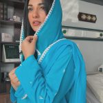 Sarah Khan Instagram – #NamakHaram tonight! 

Hair and Makeup by @daanii_bukhari 

#NamakHaram #Asma