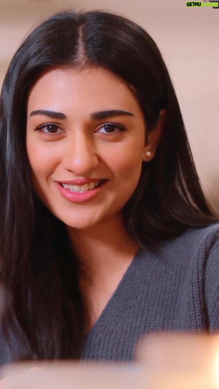 Sarah Khan Instagram - UBL Tezraftaar is my top pick for sending remittances to my family in Pakistan. It is the top pick among Overseas Pakistanis for sending money back home. Enjoy the best exchange rates, lightning-fast remittance transfers and the added convenience of collecting funds from any of UBL International’s operational branches or ATMs in the UK, UAE, Qatar and Bahrain. Send your remittance with UBL Tezraftaar now! #UBL #SarahKhan #TezraftaarRemittance #MoneyTransfer #BestDigitalBank2022 #BestInDigitalInnovation