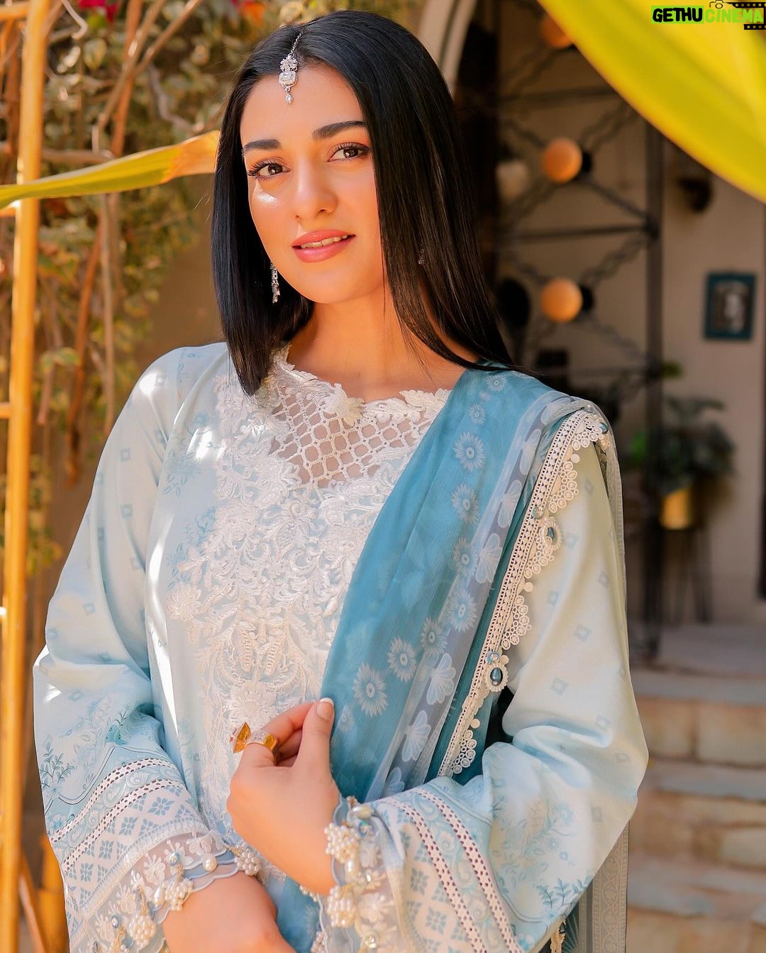Sarah Khan Instagram - @laeliseonline 👗 brings the most beautifull lawn.Dont get a chance to miss out this summer dress. #laeliseonline #summerlawn #lahore