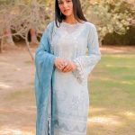 Sarah Khan Instagram – @laeliseonline 👗 brings the most beautifull lawn.Dont get a chance to miss out this summer dress.
#laeliseonline #summerlawn #lahore