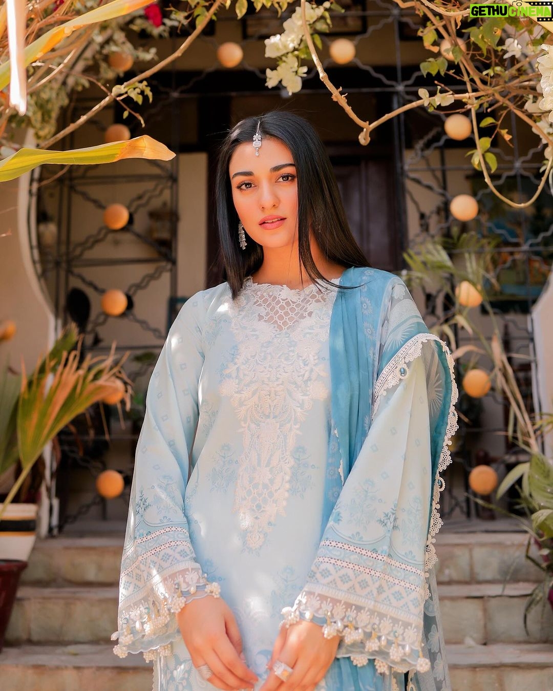 Sarah Khan Instagram - @laeliseonline 👗 brings the most beautifull lawn.Dont get a chance to miss out this summer dress. #laeliseonline #summerlawn #lahore