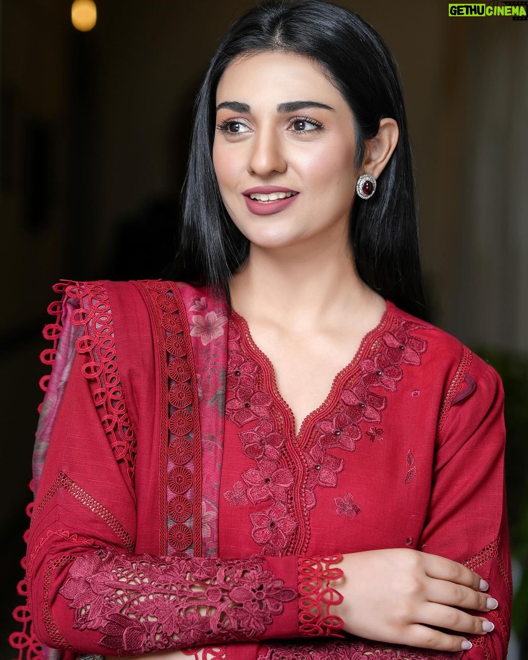 Sarah Khan Instagram - @maryamhussain_official brings the most beautiful winter pret, Lani, this season! Don’t get a chance to miss out on it and get this stunning outfit exclusively at their Flagship Store & Website www.maryamhussain.pk #Lani #MHWinterPret #Meer #Winter #MaryamHussain