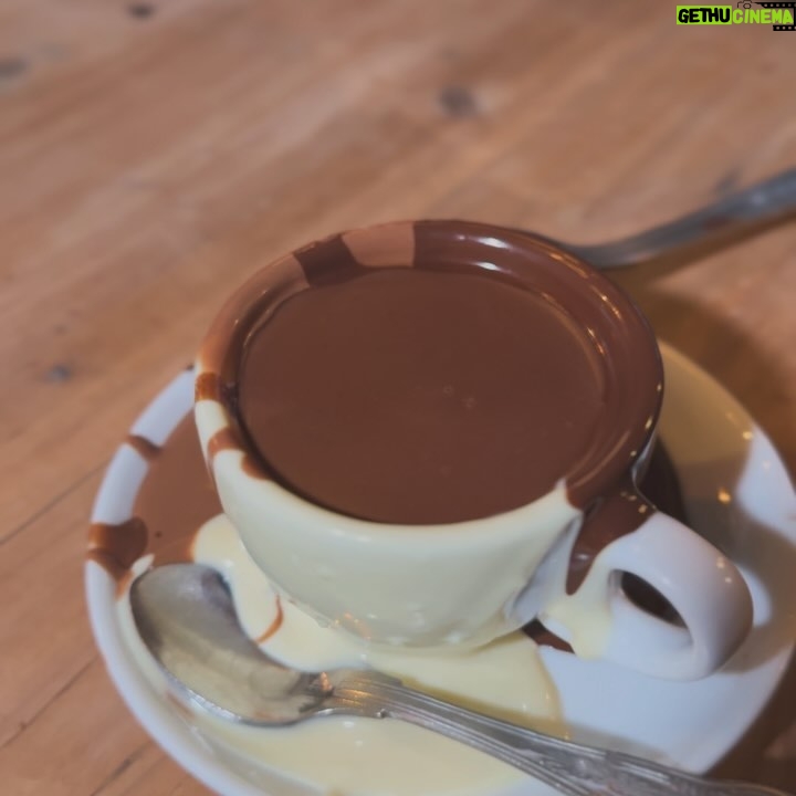 Sarah Khan Instagram - Best hot chocolate in London! 💯💕 Italian Bear Chocolate