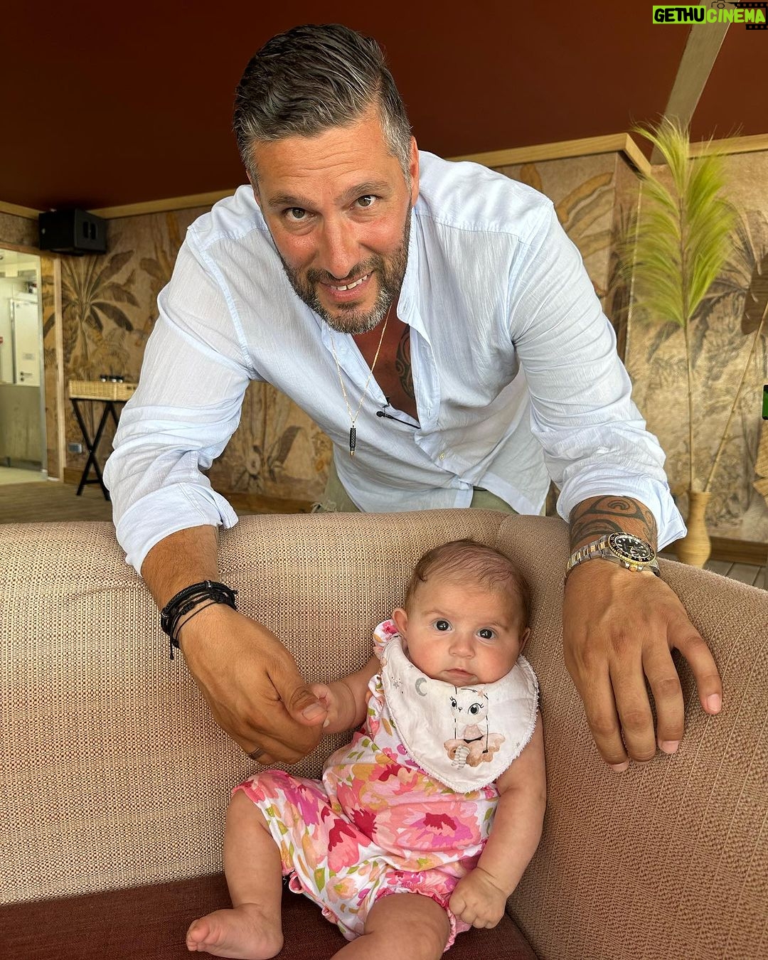 Sarah Lopez Instagram - Les amours de toute ma vie ❤️ vous trouvez qu’ils se ressemblent ? 😍😍 Mandelieu-la-Napoule