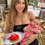 Sarah Lopez Instagram - 3 mois que tu fais partie de ma vie mon amour. Je t’aime ma fille ❤️ Qu’est ce que votre bébé a fait de nouveau à 3 mois ? Mandelieu-la-Napoule
