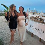 Sarah Lopez Instagram - Il y a un an jour pour jour sur une plage différente, dans un autre pays… Comme quoi la vie est bien faite. Love You sis’ Mandelieu-la-Napoule
