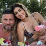 Sarah Lopez Instagram - Cocktails d’été fruités bien frais pour tout le monde… on vous ouvre les portes de nos petits moments en famille. Et vous, vos petits plaisirs ?