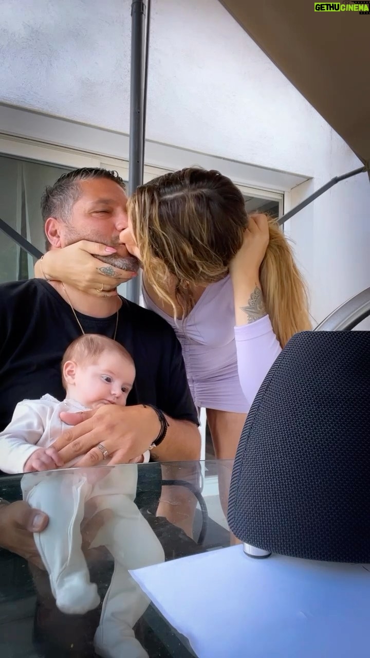 Sarah Lopez Instagram - Mon bonheur a moi c’est nos moments à nous 🫶🏼 Un rêve devenue réalité, construire ma famille, je vous aimes mes amours de toute ma vie 🥹