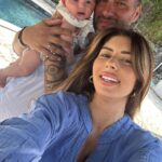 Sarah Lopez Instagram - Je n’ai pas la chance de pouvoir dire « bonne fête papa » mais j’ai l’immense plaisir de rendre hommage à celui qui partage ma vie et l’est par trois fois. Je t’aime G alias super papa. Bonne fête à tous les padré du monde ❤️