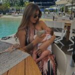 Sarah Lopez Instagram - Être ta maman me permet de vivre de doux et de savoureux moments. Tu m’as offert le plus beau rôle de ma vie et qui, chaque jour, m’amènes à être une meilleure personne. 🫶🏼