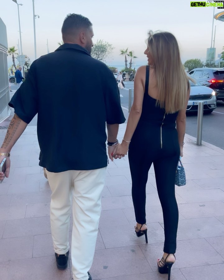 Sarah Lopez Instagram - Quand les darons sont de sortie 😍 c’est hyper important de pouvoir sortir en couple sans bébé quand on peut le faire ❤️ Cannes