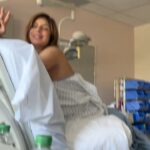 Sarah Lopez Instagram - Gérald et moi sommes heureux de partager avec vous, la toute première photo de notre trésor (et plein d’autres souvenirs figés). Après plusieurs jours à la maternité, quelques complications inattendues, Aaliyah a enfin découvert sa nouvelle maison et se porte, grâce à Dieu, comme un charme. Elle vous envoie depuis sa chambre de princesse, beaucoup de douceur, de tendresse et surtout énormément d’amour. Elle vient agrandir la plus belle des familles : celle que mon homme (qui a été d’un soutien et d’une force incroyable) m’a offert. Elle comble ses parents, son oncle et sa tante, ses grands-parents, son frère et sa sœur … et vous remercie pour toutes les jolies choses que vous avez dit, envoyé, partagé pour elle et à son sujet. À toutes les tatas et tontons du web, mille mercis ! À toute les équipes médicales (c’est important !), mille autres remerciements et une immense gratitude ❤️