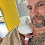 Sarah Lopez Instagram - Gérald et moi sommes heureux de partager avec vous, la toute première photo de notre trésor (et plein d’autres souvenirs figés). Après plusieurs jours à la maternité, quelques complications inattendues, Aaliyah a enfin découvert sa nouvelle maison et se porte, grâce à Dieu, comme un charme. Elle vous envoie depuis sa chambre de princesse, beaucoup de douceur, de tendresse et surtout énormément d’amour. Elle vient agrandir la plus belle des familles : celle que mon homme (qui a été d’un soutien et d’une force incroyable) m’a offert. Elle comble ses parents, son oncle et sa tante, ses grands-parents, son frère et sa sœur … et vous remercie pour toutes les jolies choses que vous avez dit, envoyé, partagé pour elle et à son sujet. À toutes les tatas et tontons du web, mille mercis ! À toute les équipes médicales (c’est important !), mille autres remerciements et une immense gratitude ❤️