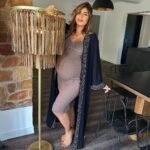 Sarah Lopez Instagram - Avec Gé et Baby A, pour vous remercier (et ce n’est que le début) pour vos jolis cadeaux et autres messages qui me font tellement de bien, je voulais vous concocter un petit jeu concours UTILE : je vous propose avec @madein_meubles de remporter 300€ en bon d’achat, à dépenser sur ce super site sur lesquels j’ai trouvé une grande partie de mon mobilier. 🛋️ Le tirage au sort aura lieu dans une semaine. C’est tout simple, il faudra suivre le compte @madein_meubles Le concours est valable en France, Belgique et au Luxembourg. #cecinestpasunpartenariatrémunéré #photosretouchées